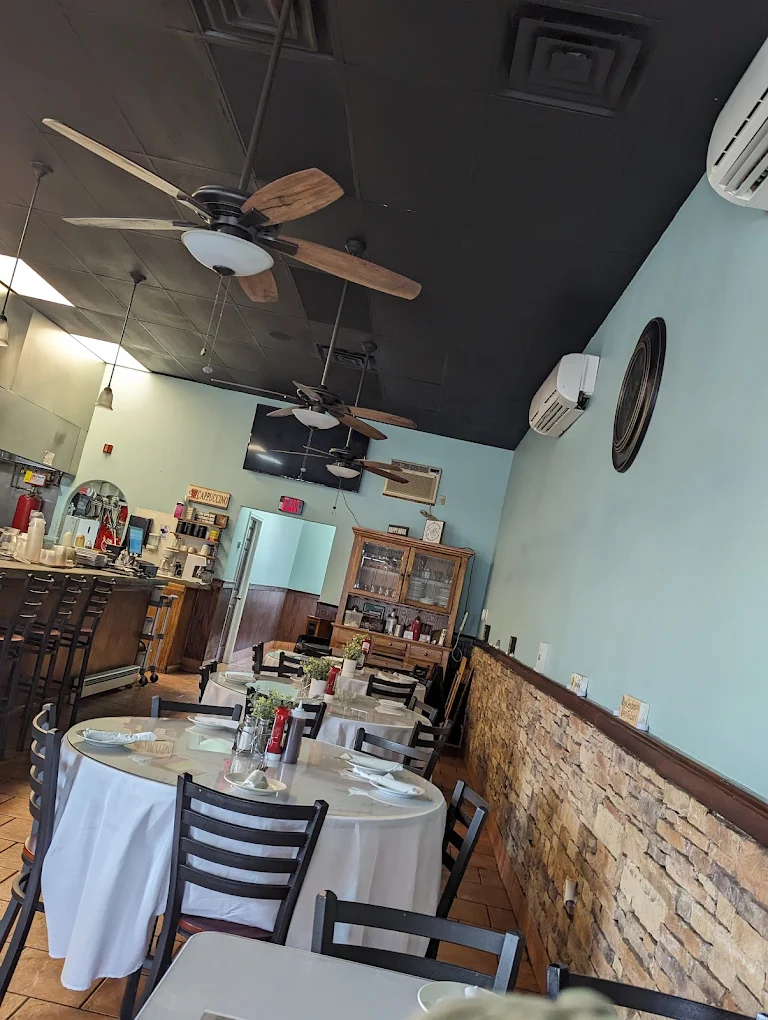 Eurogrill dining room with tables and bar